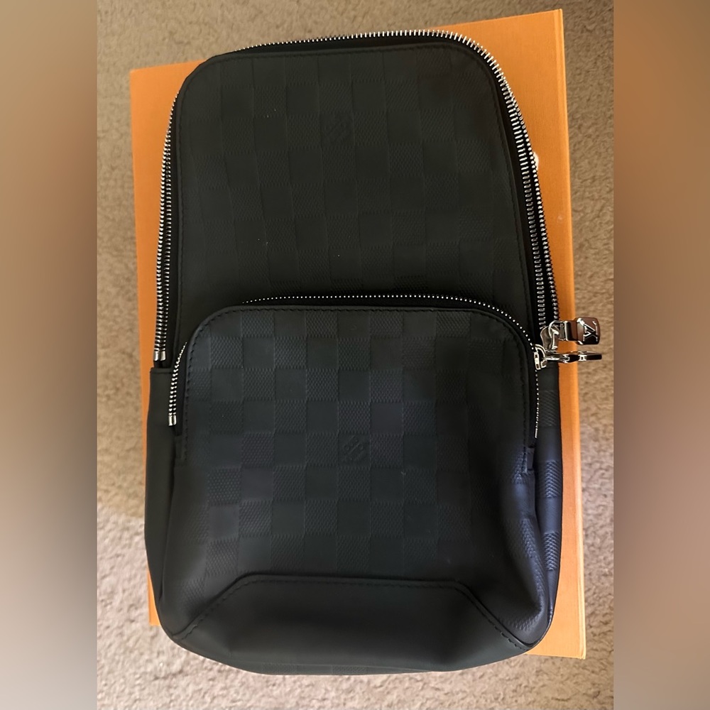 Louis Vuitton Avenue Slingbag N41720 Black Leather